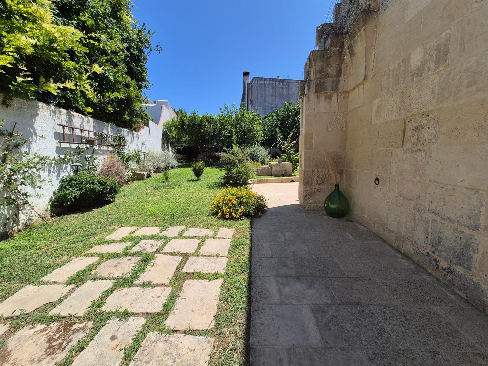 Casa Frea Dimora Storica Acomodação com café da manhã Martano Exterior foto