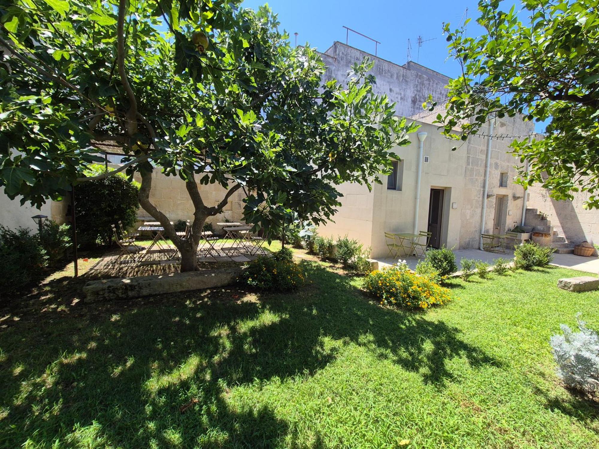 Casa Frea Dimora Storica Acomodação com café da manhã Martano Exterior foto